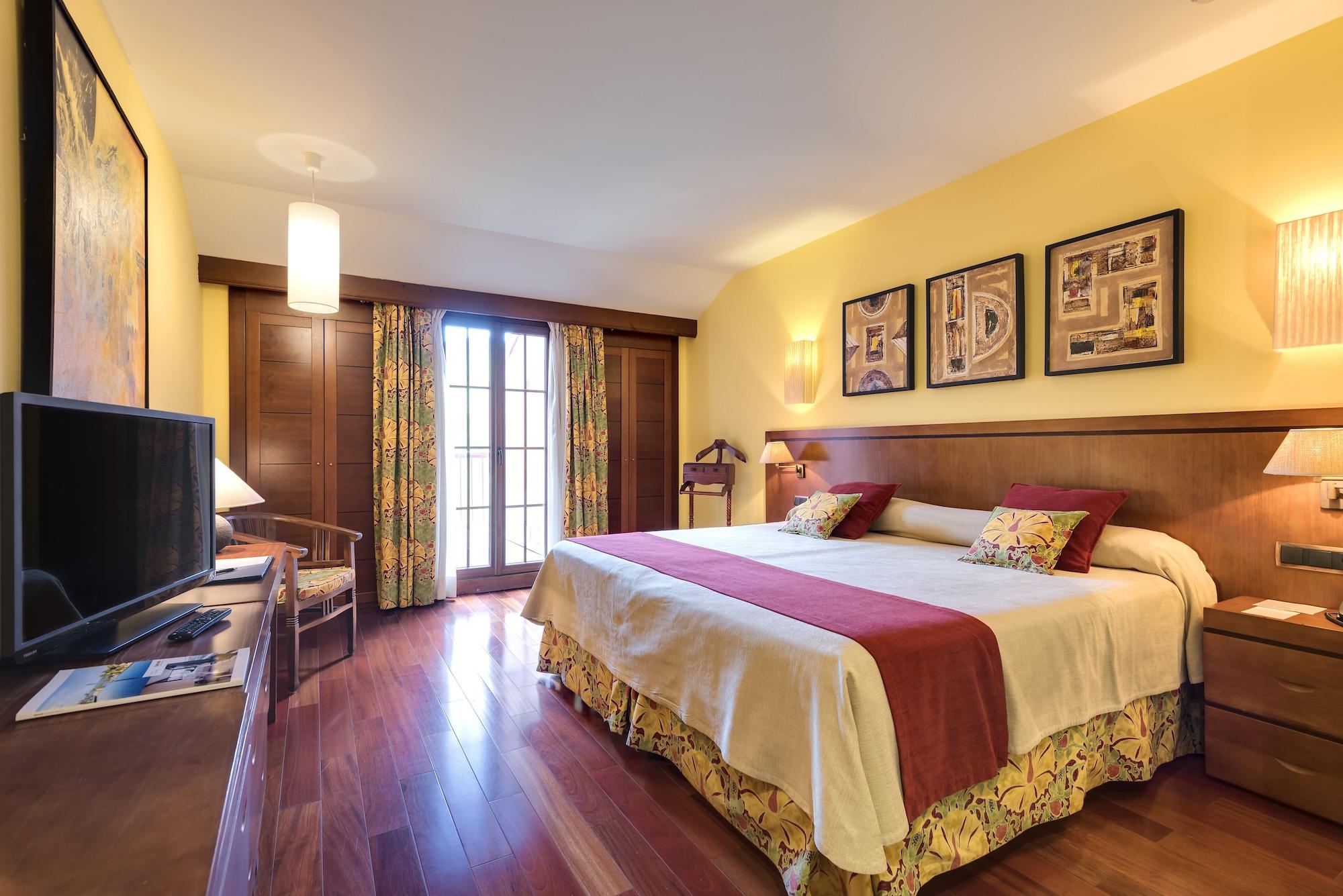 Hotel & Spa Monasterio De Boltana Bagian luar foto A room at the Hotel El Prado
