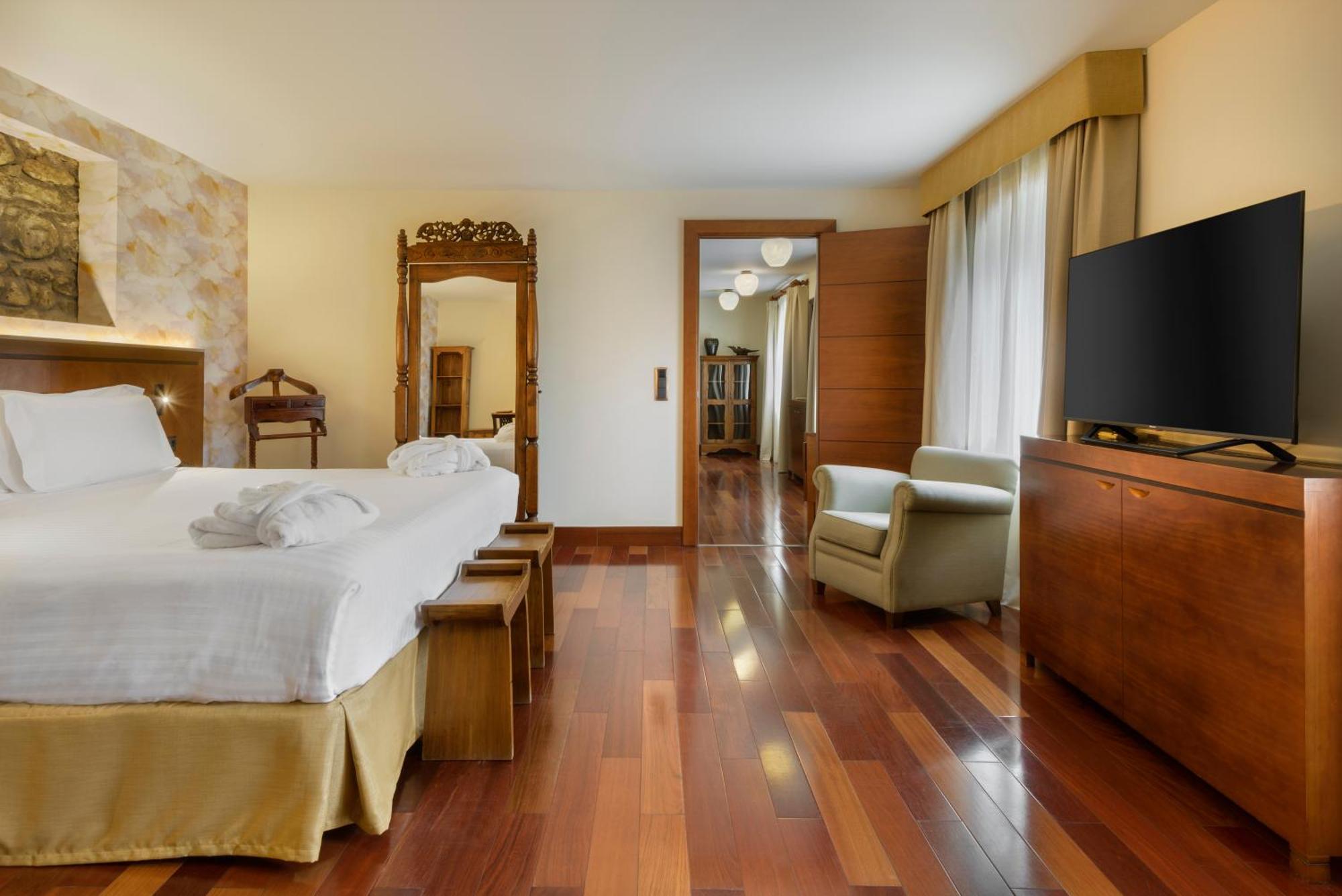 Hotel & Spa Monasterio De Boltana Bagian luar foto Suite