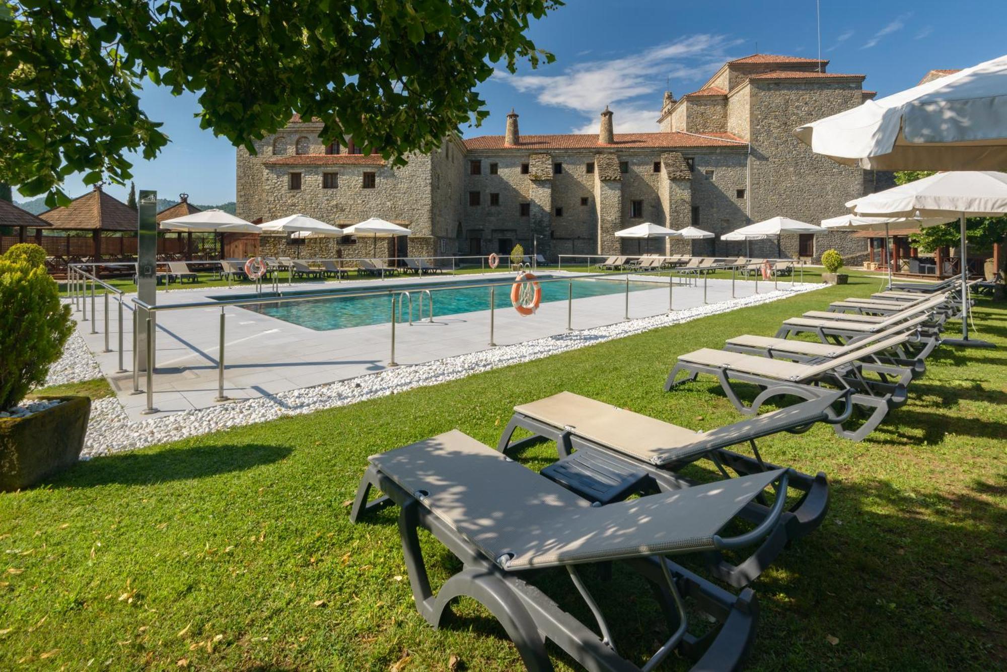 Hotel & Spa Monasterio De Boltana Bagian luar foto The swimming pool at the hotel