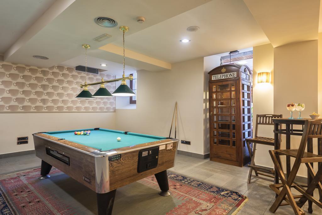 Hotel & Spa Monasterio De Boltana Bagian luar foto The games room